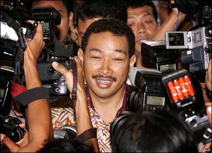Hutomo Mandala Putra, popularly known as Tommy, youngest son Suharto, is mobbed by reporters on 3 October, 2000