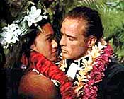 Marlon Brando og Tarita i filmen.