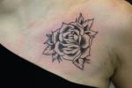 tattoo роза на ключице