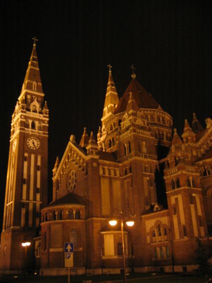 File:Hungary szeged dome night 4.jpg