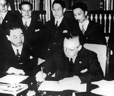 File:Anti-Comintern Pact signing 1936.jpg