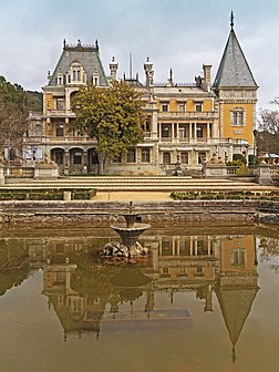 Palácio de Massandra perto de Ialta, Crimeia. (definição 3 456 × 4 608)