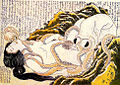 Hunros Gwreg an Pyskador (Nihonek: 蛸と海女, Hepburn: Tako to Ama, "Kollell-Lesa ha Sedhores Krogennow") gans Hokusai