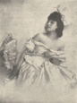 Fotografie einer jungen Frau im Kleid