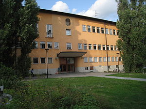 Alviks medborgarhus på Gustavslundsvägen 168 i Alvik, Bromma, invigdes 1941.