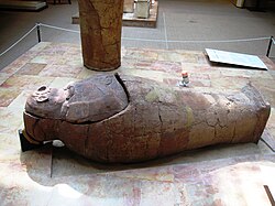 ארון קבורה אנתרופואידי מחרס שהתגלה ליד העיר מתקופת הברונזה המאוחרת