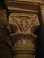 Capitell amb vegetació a l'Abadia de Tournus