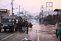 東日本大震災（東北地方太平洋沖地震）で救援活動にあたる陸上自衛隊（2011年3月13日：石巻市新橋・市道石巻（中里）バイパス）