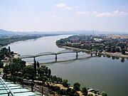 De Mária Valériabrug, tussen Esztergom in Hongarije en Štúrovo in Slowakije