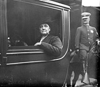 У машині, 22 липня 1915