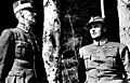 Kong Haakon VII og kronprins Olav under «Kongebjørka» i Molde da dei søkte ly under eit tysk bombeåtak den siste helga i april 1940.
