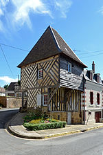 Maison en pans de bois du 15e siècle, place du Patis - Mondoubleau, Loir-et-Cher  