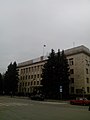 Застава самопроглашене републике изнад градског извршног комитета Краматорска 12. априла 2014. године.