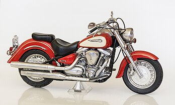 Modelo artesanal da motocicleta no estilo cruiser Yamaha Wild Star. Escala 1:12. (definição 3 229 × 1 942)