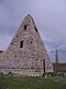 Паркова піраміда на цвинтарі в селі Комендантівка