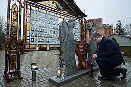 Президент Петро Порошенко вшанував пам'ять героїв, які загинули у боротьбі за незалежну Україну. Жовтанці, 8 грудня 2018 р.
