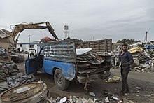 عکس از یک خودرو نیسان حمل زباله در ایران - شهر قم