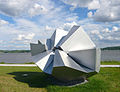 Convergence, scultura in alluminio di Jean-Pierre Morin