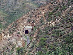 Tunnel ferroviaire érythréen le long d'une montagne érythréenne.