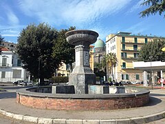 Fontana degli Incanti (attualmente in restauro, 2024, con l'aggiunta dei leoni ritrovati a distanza di 40 anni nei sotterranei di Maschio Angioino)[23]