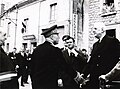 Le président de la république Française, le général Charles de Gaulle, salue le préfet Mr Vie à Isles sur Suippe en 1963.