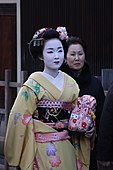 Maiko wearing ume kanzashi