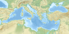Mapa konturowa Morza Śródziemnego, blisko centrum na dole znajduje się punkt z opisem „miejsce bitwy”