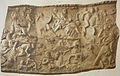 Scena numero 23 della Colonna traiana, in alto a destra si possono vedere tre cavalieri catafratti roxolani con elmo di tipo Spangenhelm e lorica squamata.