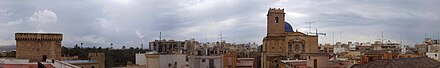 Vista panoràmica d'Elx en un dia nuvolat