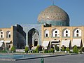 Iranilaisen Sheikh Lotfallah -moskeijan kupoli on kauttaaltaan peitetty arabeskikuviolla