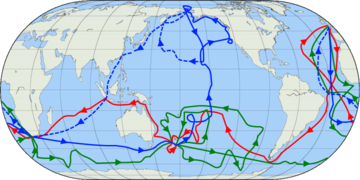 رحلة كوك الثالثة (76-1779) مبيَّنةً بالخط الأزرق. الخط الأزرق المتقطع يبين تكملة مسار الرحلة بعد مقتله في منتصف الرحلة في جزر هاواي.