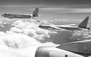 KC-135Aから給油を受けるB-52E（機体番号56-0635）