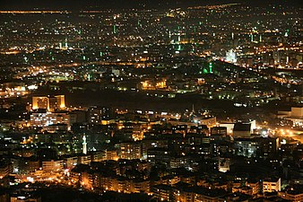 Damašek v noci – zelená světla jsou minarety
