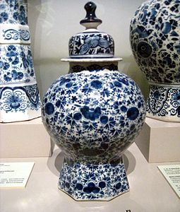 Ceramică albastră și albă din secolul al XVIII-lea, Delft, Olanda.