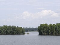 Острови озера