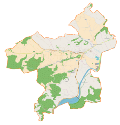 Mapa konturowa gminy Czchów, blisko centrum na prawo znajduje się punkt z opisem „Czchów”