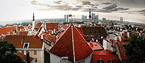 Panorama Tallinna s Kohtuotsa gdje se vide Stari grad i Novi grad u pozadini