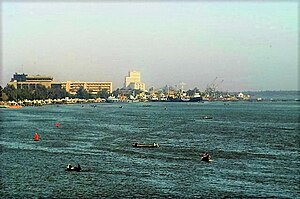 Pogled na Basru s rijeke Shatt-Al-Arab