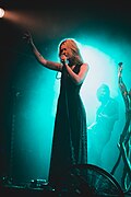 Выступление Myrkur в лондонском клубе Heaven в 2017 году