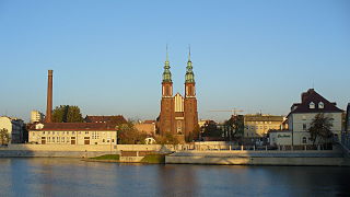 La catedral de Opole frente al ríu