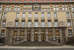Saksan kansalliskirjaston Leipzigin päätoimipisteen julkisivua.