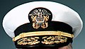 海軍帽章に交差する錨の意匠が用いられたアメリカ海軍将官制帽