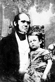Darwin el 1842 amb el seu primer fill William Erasmus Darwin.