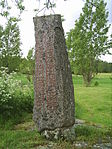 Velandastenen öster om Trollhättan är den enda i landskapet som nämner guden Tor: Tyrvi reste stenen efter Ogmund, sin make, en mycket god tegn. Tor vige.