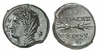 Pirov kovanec, kovan v Sirakuzah leta 278 pr. n. št.; na obverzu je upodobljena Ftija Epirska s hrastovim vencem, na reverzu pa strela in napis ΒΑΣΙΛΕΩΣ ΠΥΡΡΟΥ (kralj Pir)