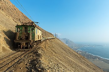 Locomotiva elétrica série GE 289A Boxcab da mineradora Sociedad Química y Minera em operação na cidade chilena de Tocopilla. (definição 5 513 × 3 676)
