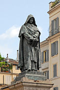 Giordano Bruno, ejecutado por la inquisición romana (1600). Más que la negación del geocentrismo, lo que se consideró herético de su cosmología era que proponía la infinitud del Universo y la pluralidad de mundos habitados. Belarmino, que intervino en este proceso, también lo hizo en el posterior contra Galileo.