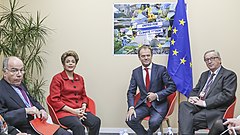 左からブラジルのマウロ・ヴィエイラ外相、同国のジルマ・ルセフ大統領、ドナルド・トゥスク欧州理事会議長、ユンケル（2015年11月30日）