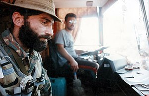Šamils Basajevs autobusā ar ķīlniekiem 1995. gada jūlijā