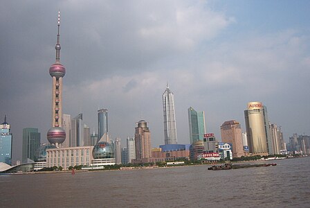 Шанхай — найбільше місто Китаю, є провідним торговим і фінансовим центром Китаю.